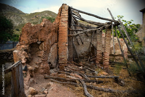 CASA EN RUINAS  PUEBLO ABANDONADO DE TABLATE. CASA ABANDONADA.