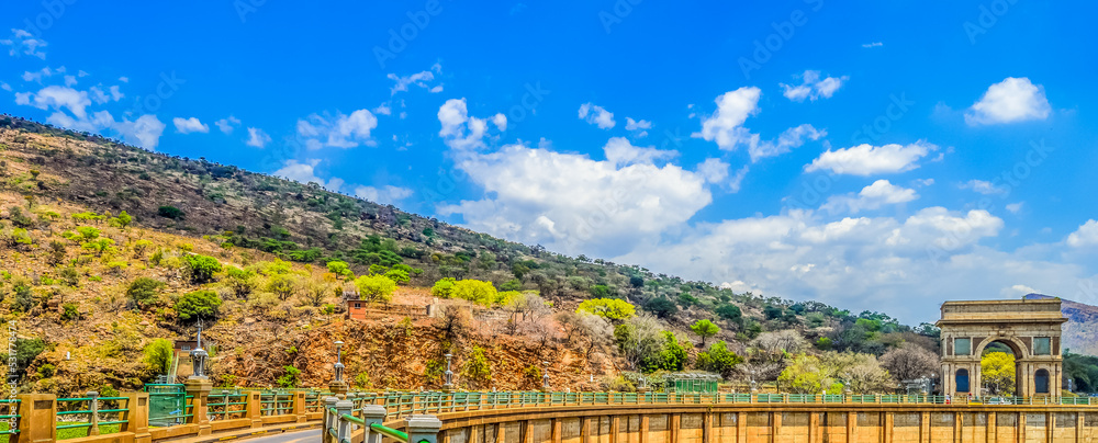 Fototapeta premium Hartbeespoort Dam Arch de triumph entrance with Crest gates monu
