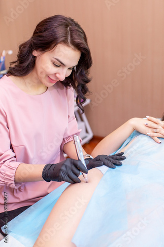 Treatment of skin problems with dermapen. Removal of stretch marks and scars on the body. A dermatologist performs the procedure with a dermapen device. Treatment of varicose veins and skin laxity.