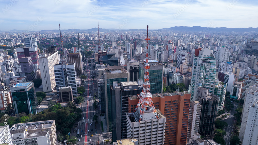 Obraz premium Aerial view of Av. Paulista in São Paulo, SP. Main avenue of the capital. With many radio antennas, commercial and residential buildings. Aerial view of the great city of São Paulo.