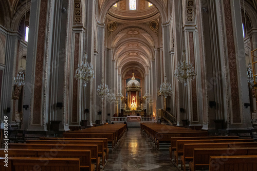 Altar al interior de catedral barroca de Morelia 
