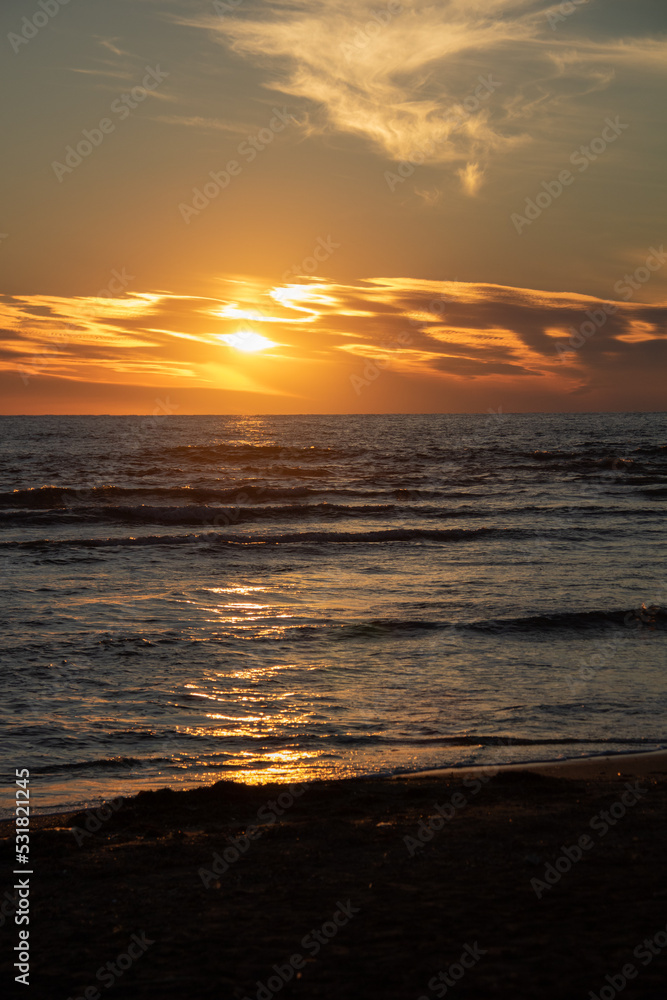 夕陽に輝く海
夕陽に輝く海