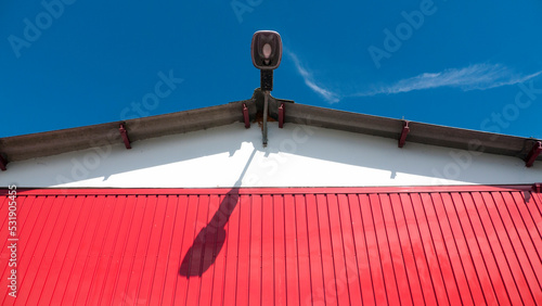 Wallpaper Mural Puerta metálica roja y farola en nave industrial Torontodigital.ca