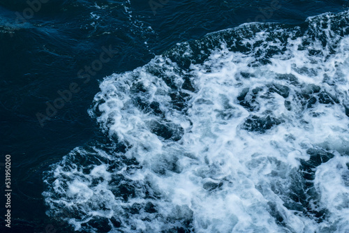 Fototapeta Naklejka Na Ścianę i Meble -  海　波の泡　水面 water wave moving on the surface of water