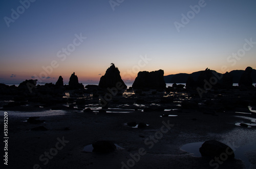 Obraz na płótnie 橋杭岩(和歌山県串本町)の夜明け w salonie