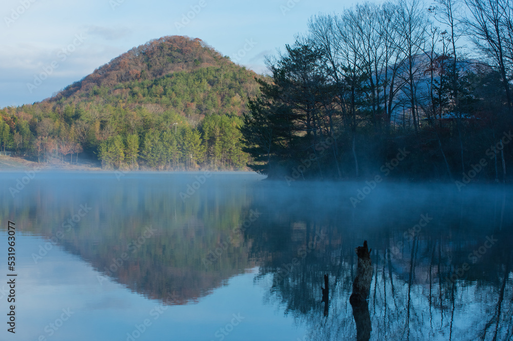 千丈寺湖(兵庫県)の夜明け