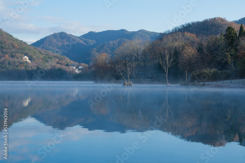 千丈寺湖（兵庫県）の夜明け