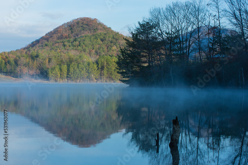 Obraz na płótnie 千丈寺湖(兵庫県)の夜明け w salonie