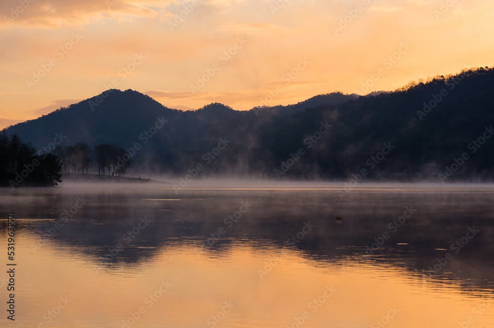 千丈寺湖(兵庫県)の夜明け