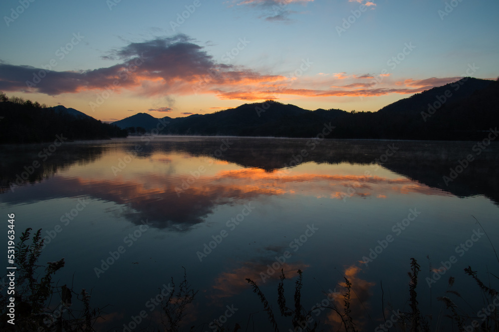 千丈寺湖(兵庫県)の夜明け
