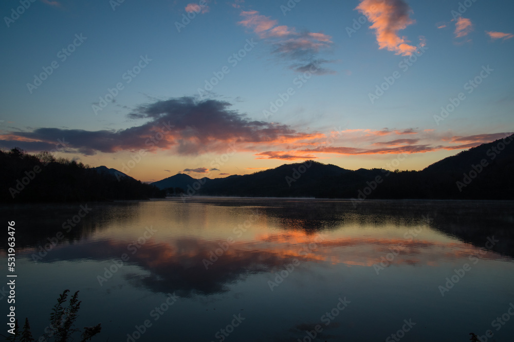 千丈寺湖(兵庫県)の夜明け