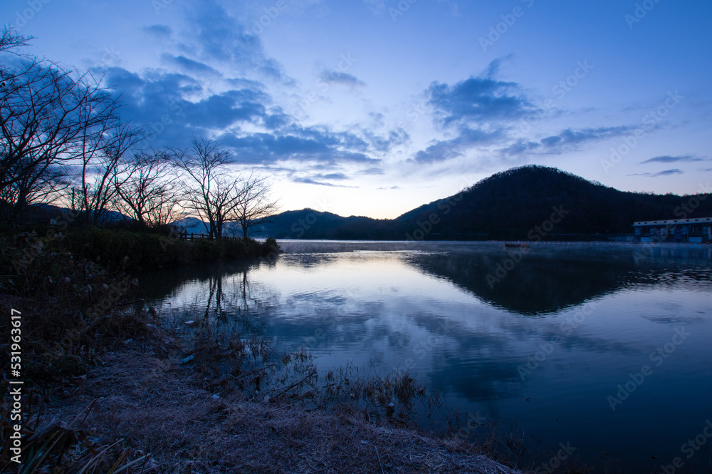 千丈寺湖(兵庫県)の夜明け