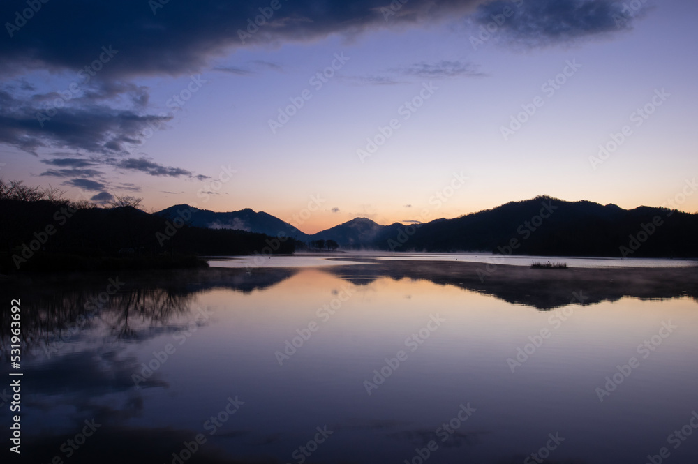 千丈寺湖（兵庫県）の夜明け