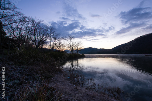 Obraz na płótnie 千丈寺湖(兵庫県)の夜明け w salonie