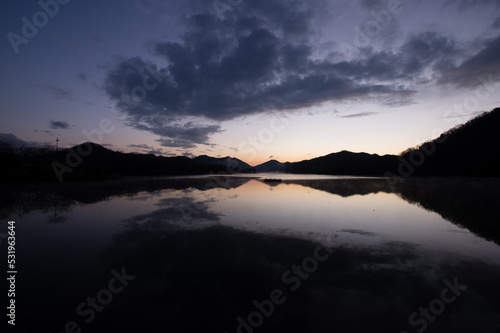 千丈寺湖（兵庫県）の夜明け