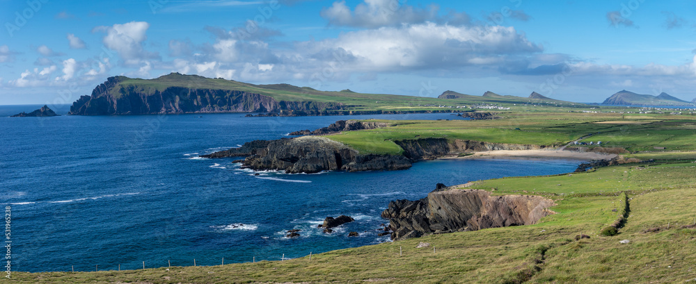 Obraz premium panorama coastal landscape of the northern Dingle Peninsula with a view of Clogher Beach and the Dunurlin headland