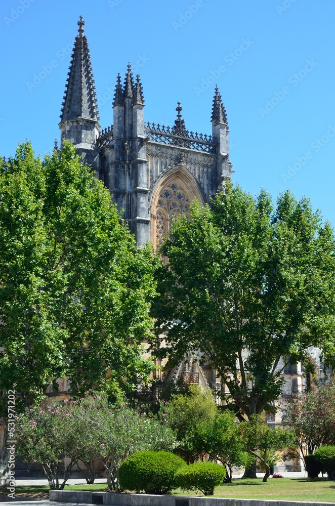 Fachada exterior del Monasterio de Santa Maria da Vitória en Batalha, provincia de Beira Litoral, Portugal.