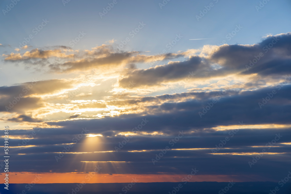 Obraz premium Beautiful sky with cloud before sunset