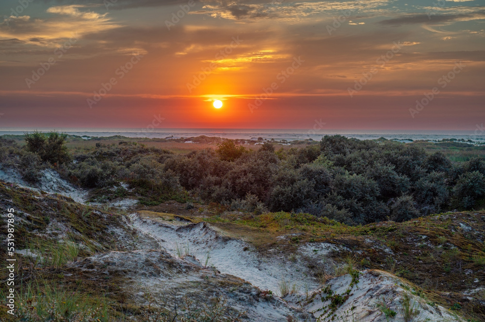 Sonnenuntergang mit Blick über die Dünen von Borkum Sonnenuntergang mit Blick über die Dünen von Borkum