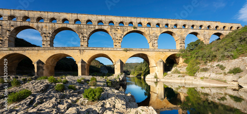 Canvastavla View of famous Pont du Gard, old roman aqueduct in France