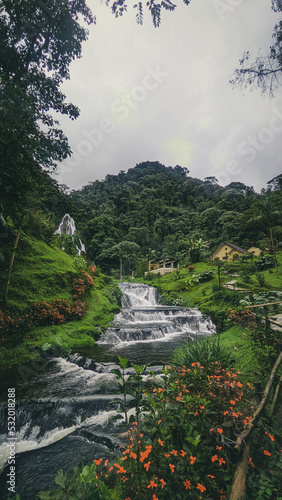 Schilderij op canvas Paisaje de rio y naturaleza en Colombia - Santa rosa de cabal / Landscape of riv