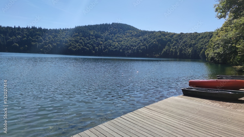Obraz premium Lac Pavin, Auvergne, France