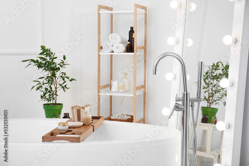 Stylish bathtub, shelving u...