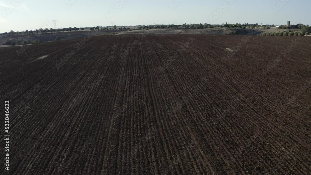 Campo arato, pronto per la prossima semina Campo arato, pronto per la prossima semina