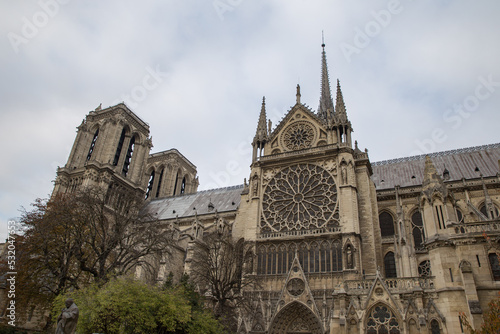 view of the notedrame cathedral in Paris before it burned down