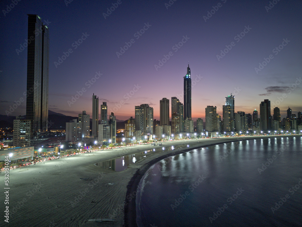 Εκτύπωση καμβά Vista aérea da cidade da Praia e Cidade de Balneário Camboriú, Santa Catarina, Brasil