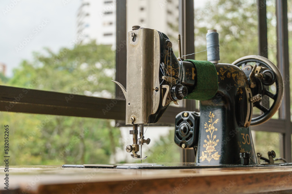 Fototapeta premium sewing machine with tread and needle in vintage mechanical steampunk machine