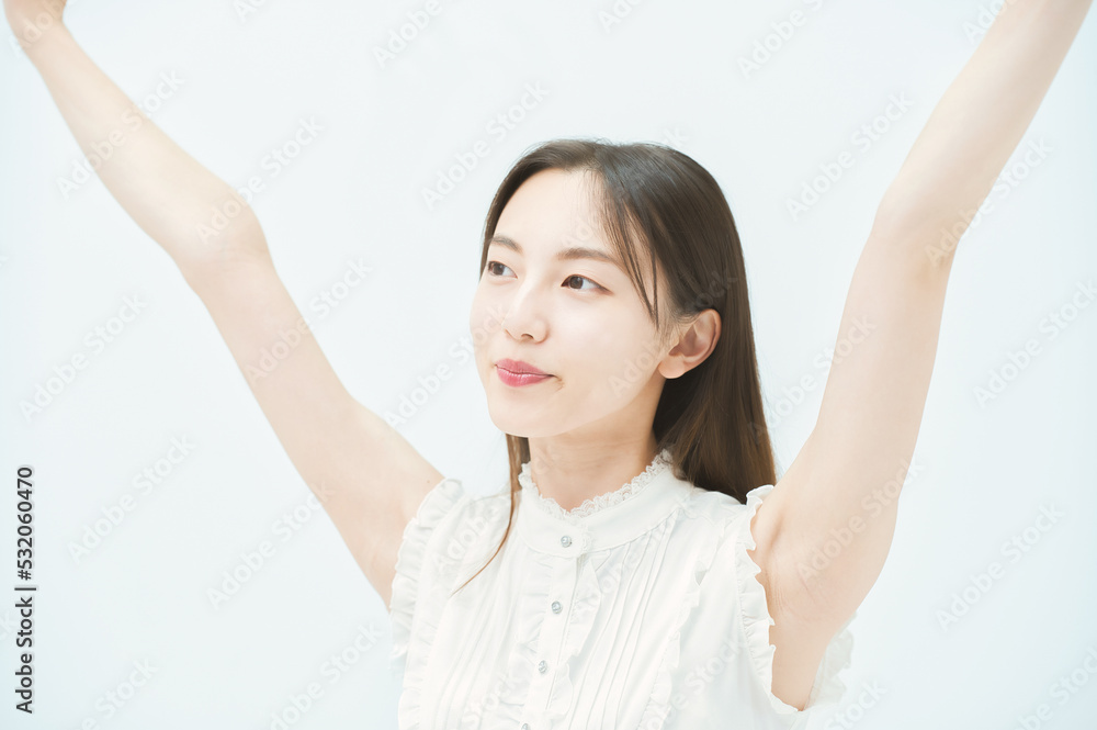 優雅に踊る若い女性 優雅に踊る若い女性