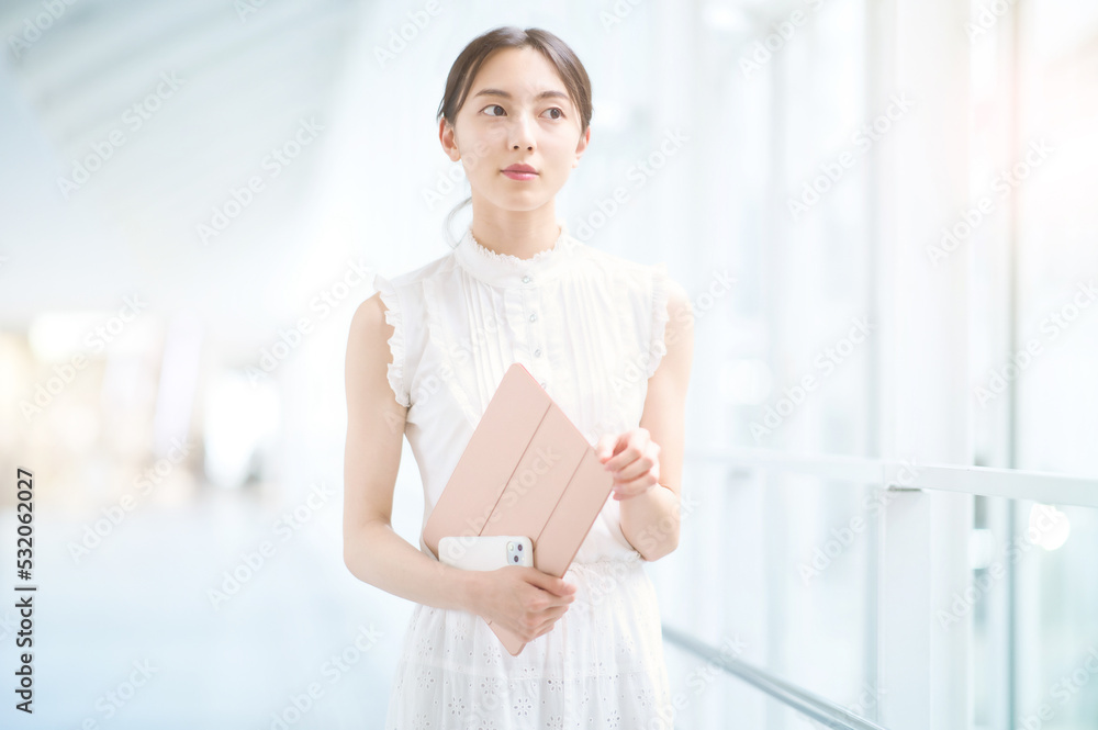 若いビジネスウーマン・女子大生 若いビジネスウーマン・女子大生