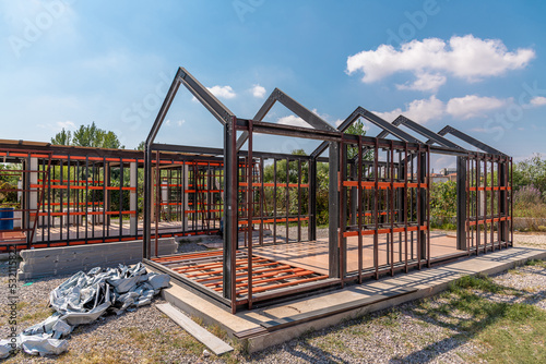 Foto Metal frame of newly built building