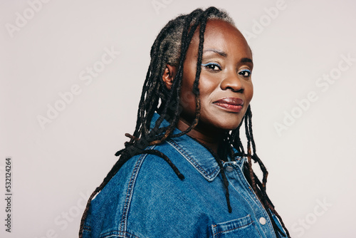 Fotografie Stylish woman with dreadlocks looking at the camera in a studio