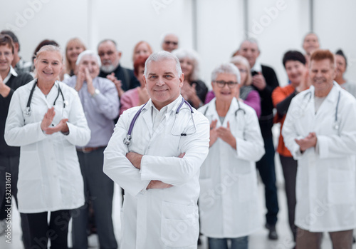 Group doctors and patients clapping their hands to celebrate recovery