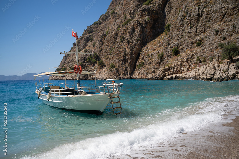 Obraz premium boat on the seashore
