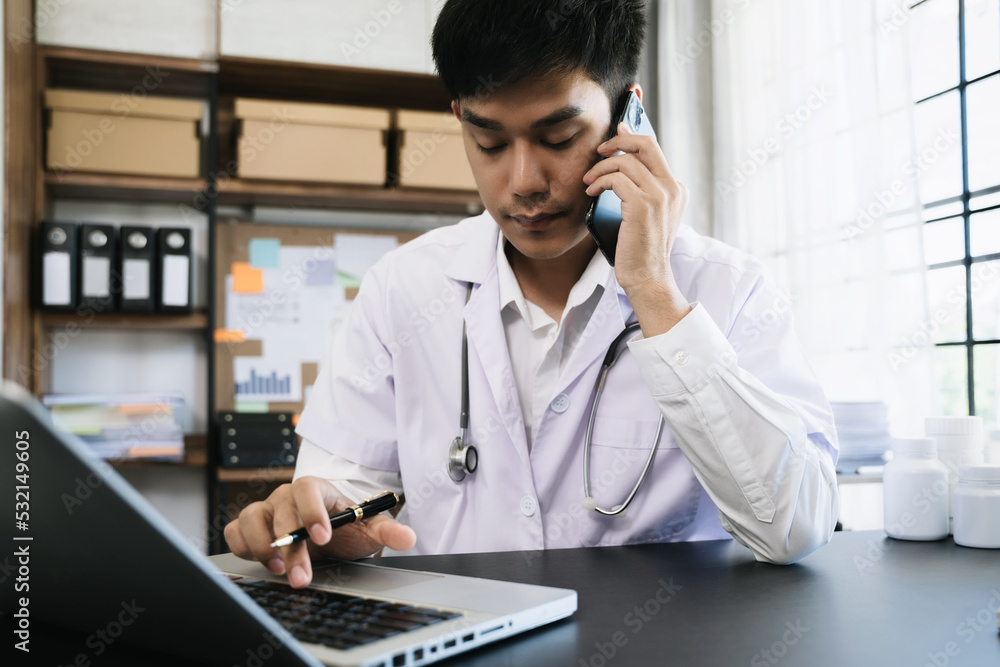 Doctor uses smartphone talk to the patient with schedule time to pick up the medication, concept of medicine. Doctor uses smartphone talk to the patient with schedule time to pick up the medication, concept of medicine.