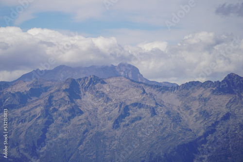 Le VIgnemale, sommet des Pyrénées qui culmine à 3298 mètres