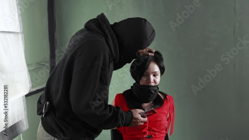 Thieves kidnap young woman, threaten ransom by phone