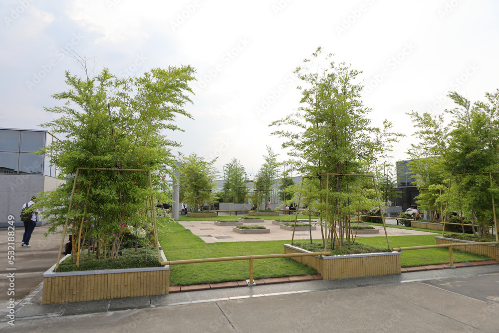 Fototapeta premium 百貨店の屋上の庭園