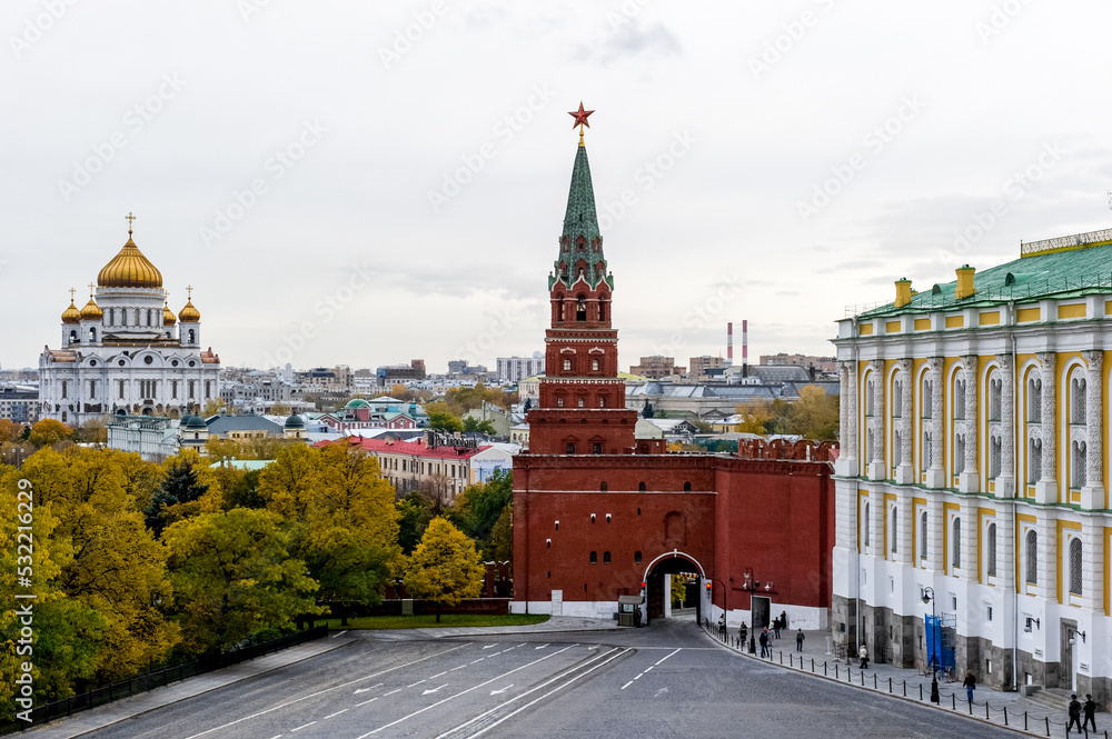 Obraz premium Old Kremlin fortress wall and towers near Red Square in Moscow, Russia