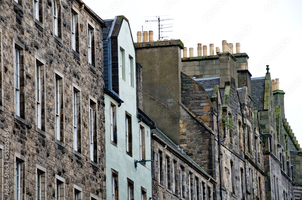 Oberer Bereich von Häusern in der Altstadt von Edinburgh