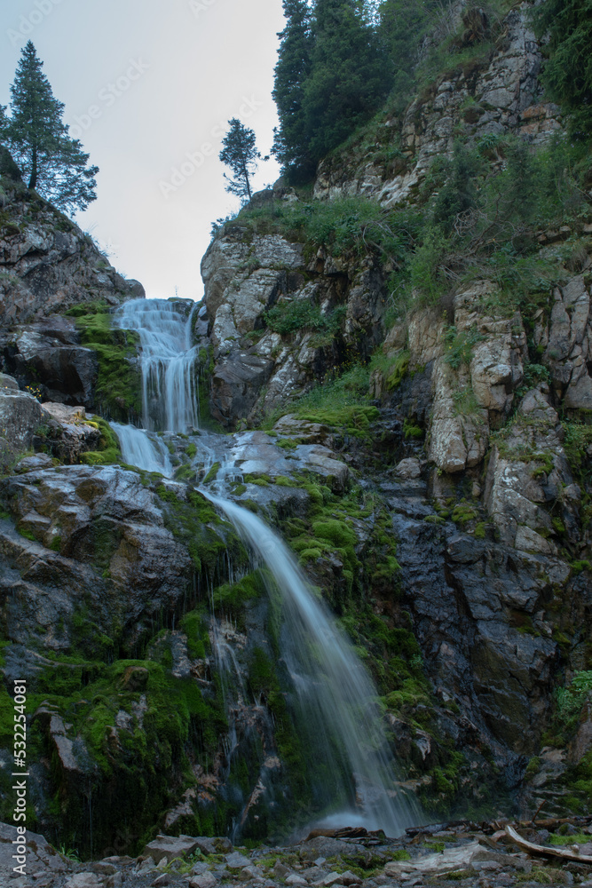 Obraz premium waterfall in the mountains