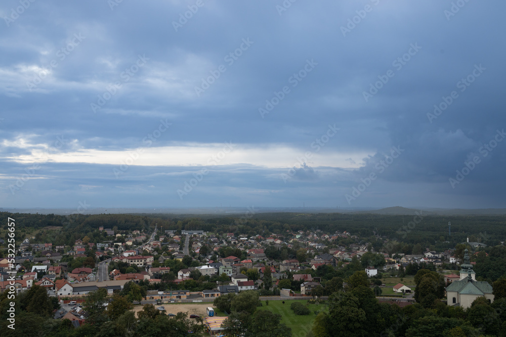 Fototapeta premium Zamek Olsztyn jest jednym z największych i najbardziej efektownych reliktów obiektów obronnych Wyżyny Krakowsko-Częstochowskiej. Wzniesiony w drugiej połowie XIII stulecia.