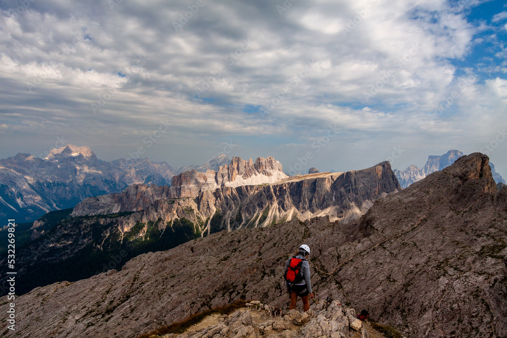 wędrówka w górach trekking via ferrata dolomity