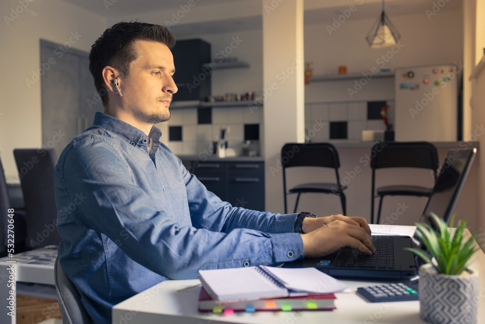 Naklejka premium Businessman working from home. Freelance programmer working from home office.