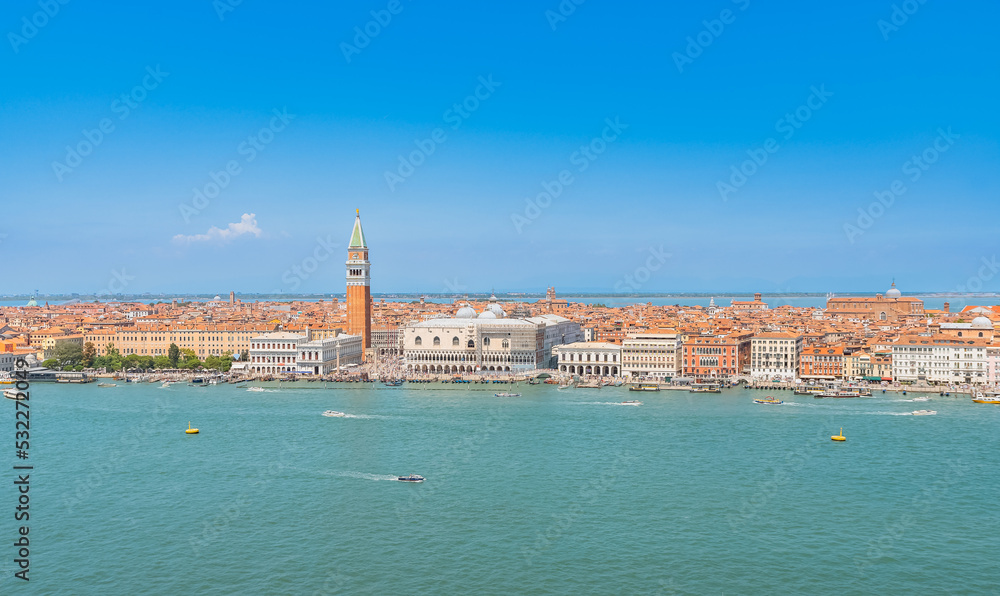 Vue de Venise depuis l'église de San Giorgio Maggiore.	