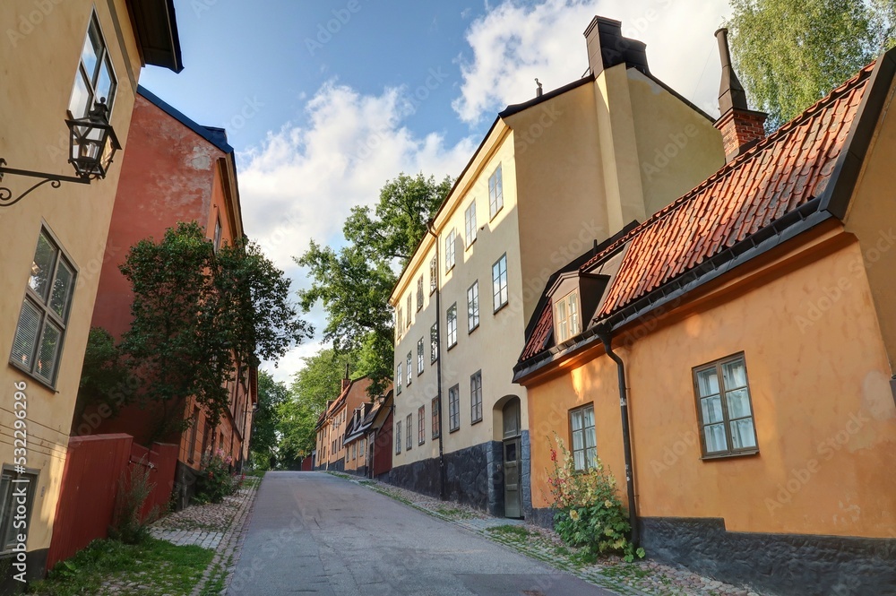 maisons traditionnelles suédoises de couleur rouge et ferme traditionnelle
