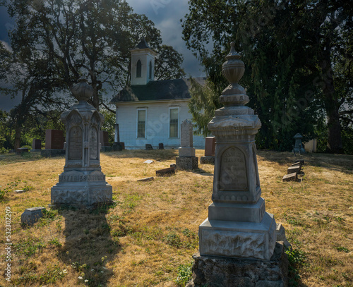 Obraz na płótnie A vintage country church with cenetery in the Spring Valley area near Salem Oregon w salonie
